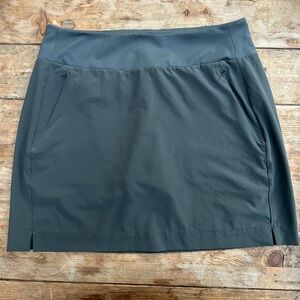 Athleta SOHO skort gray/green with